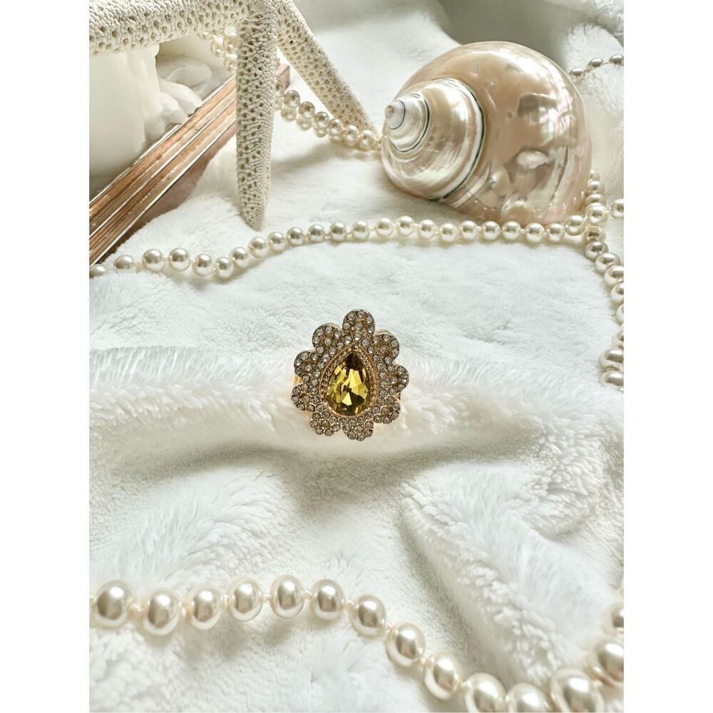 Gorgeous canary teardrop adjustable rhinestone ring ￼